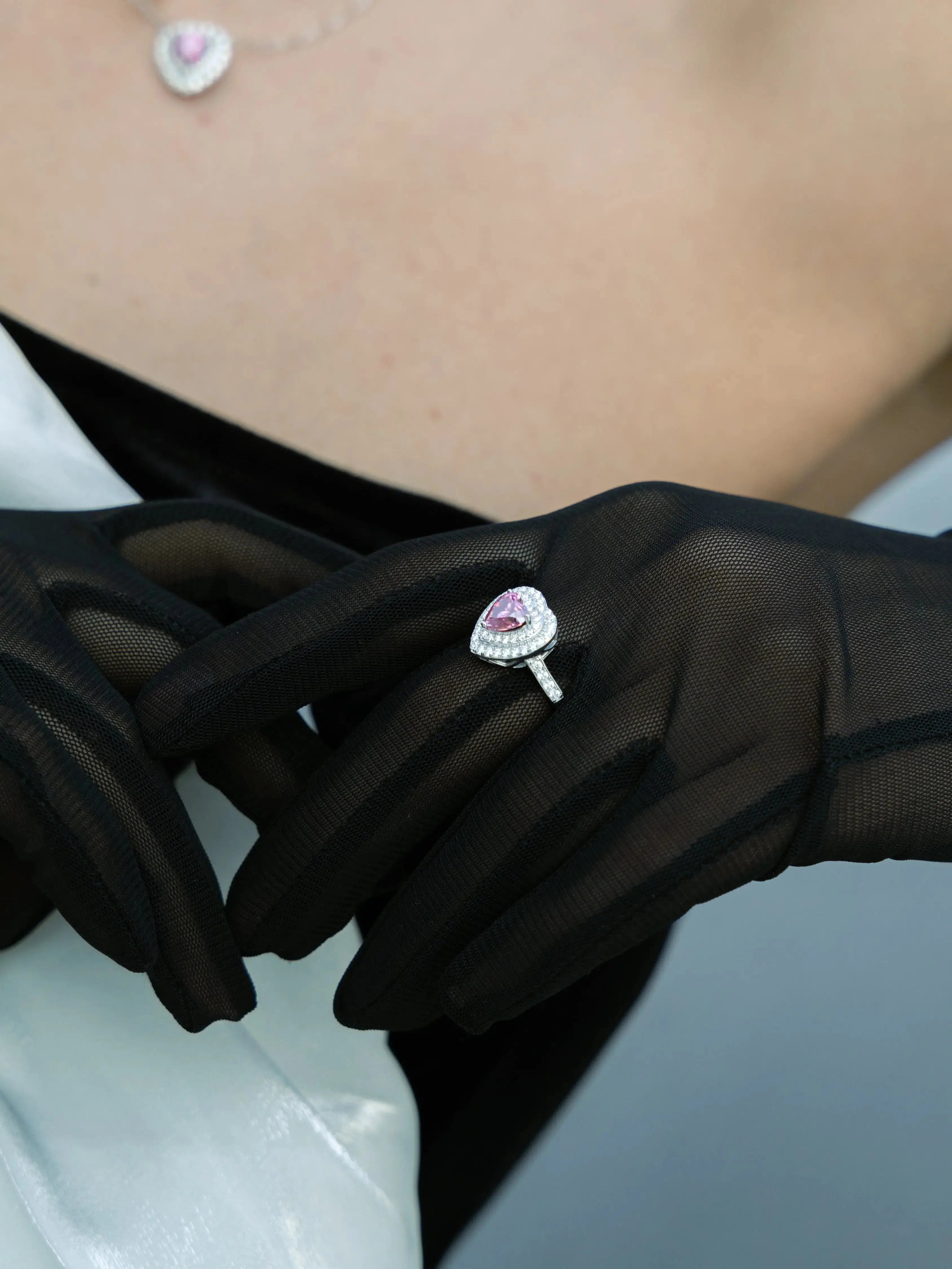 How to Choose the Perfect Moissanite Diamond for Your Engagement Ring